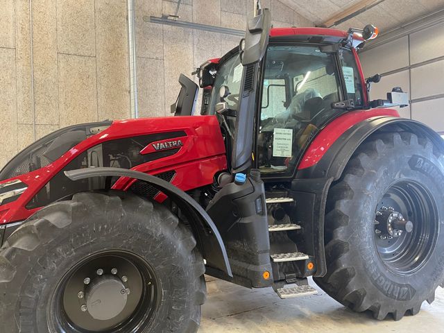 Valtra Q245