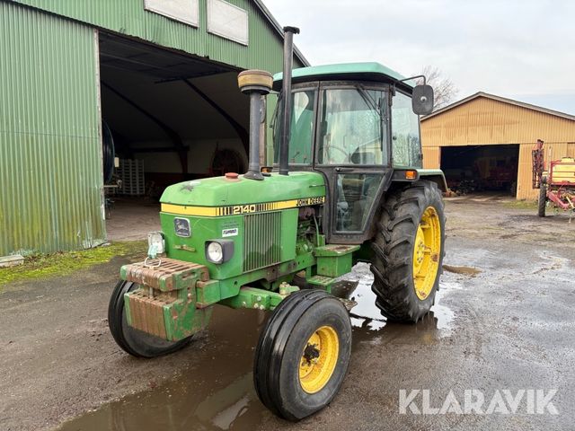 John Deere 2140