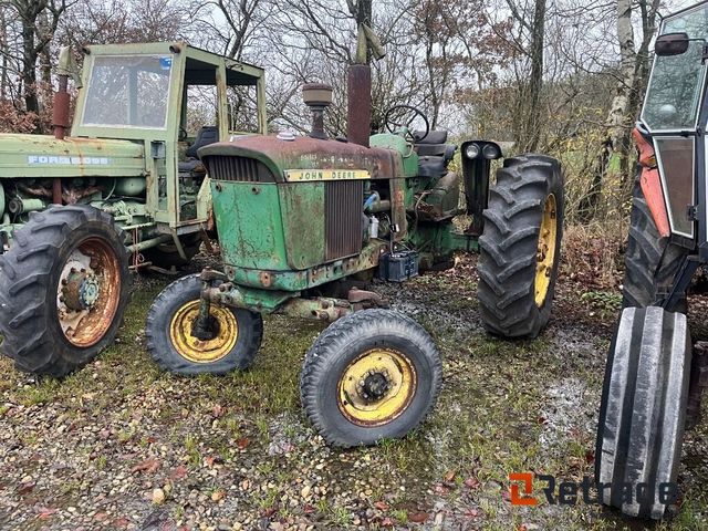 John Deere 3120