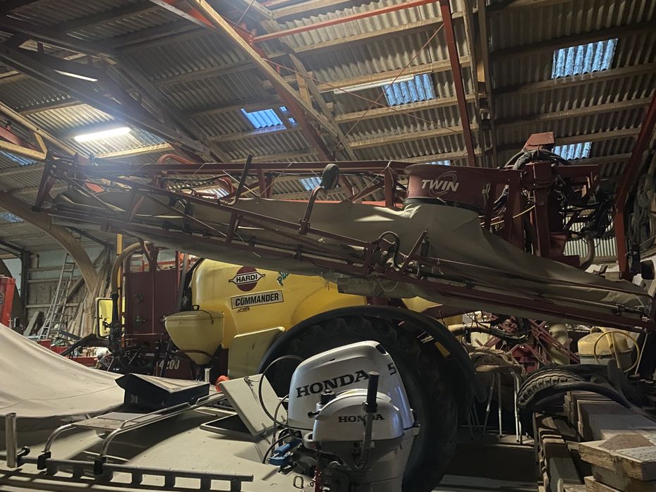 Hardi Commander 4200 med luft. Sprøjten er synes i 2025. - Sprøjter - Trailersprøjter - 2