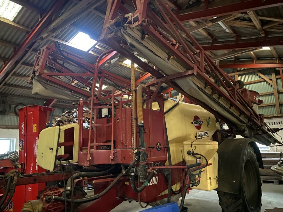 Hardi Commander 4200 med luft. Sprøjten er synes i 2025. - Sprøjter - Trailersprøjter - 1