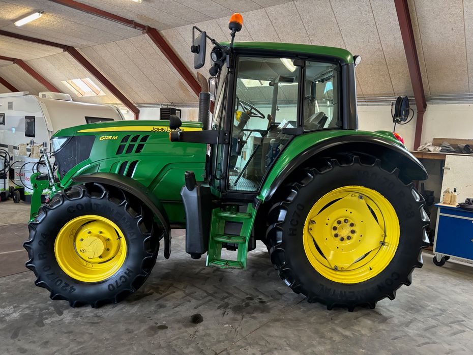 John Deere 6125M - Traktorer - Traktorer 4 wd - 2