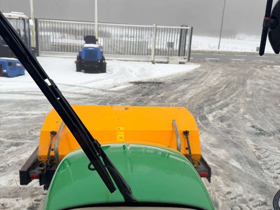 John Deere 3720 eHydro - Traktorer - Kompakt traktorer - 20