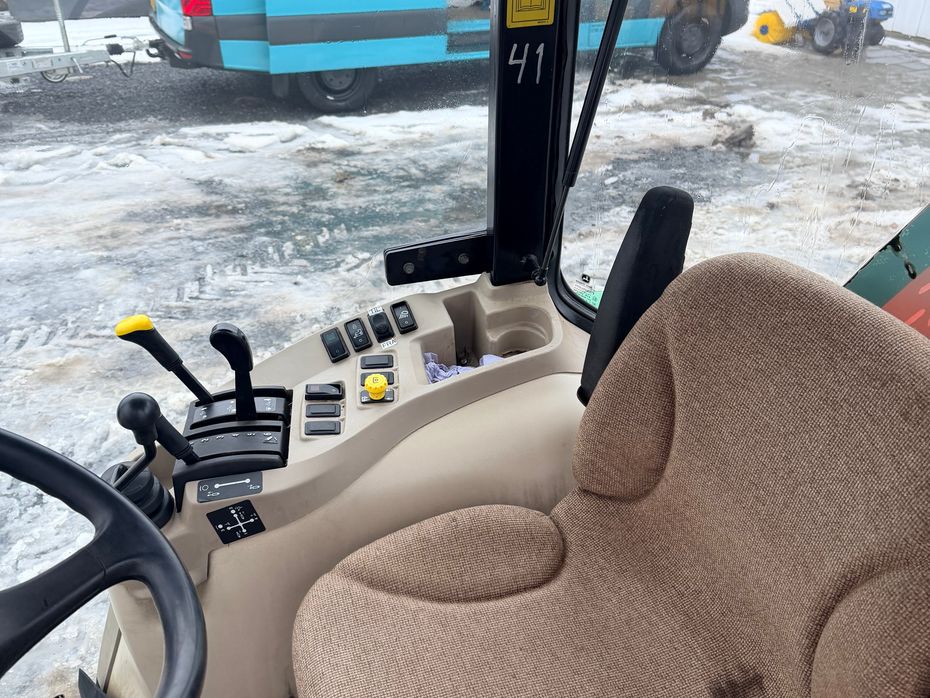 John Deere 3720 eHydro - Traktorer - Kompakt traktorer - 16