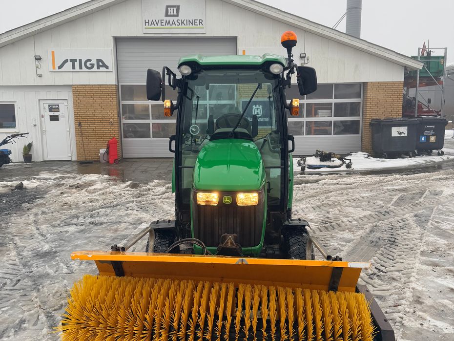 John Deere 3720 eHydro - Traktorer - Kompakt traktorer - 18