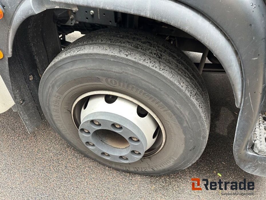 Iveco Eurocargo med rampe - Lastbiler - Fast kasse - 4