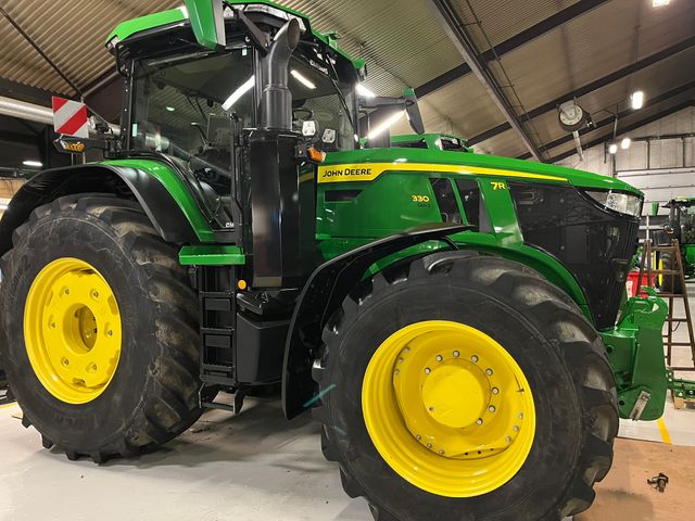 John Deere 7R 330