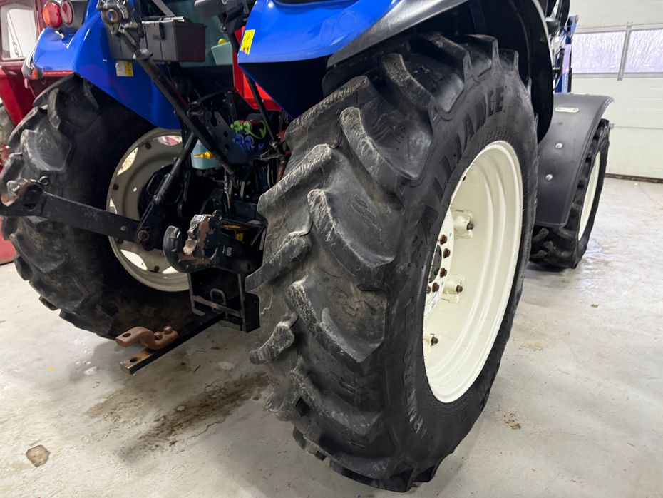 New Holland TD5.85 - Traktorer - Traktorer 4 wd - 6