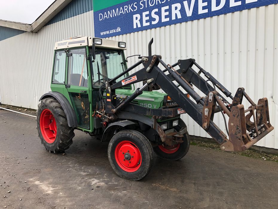 Fendt 250V Med Frontlæsser. Få timer - Traktorer - Traktorer 2 wd - 4