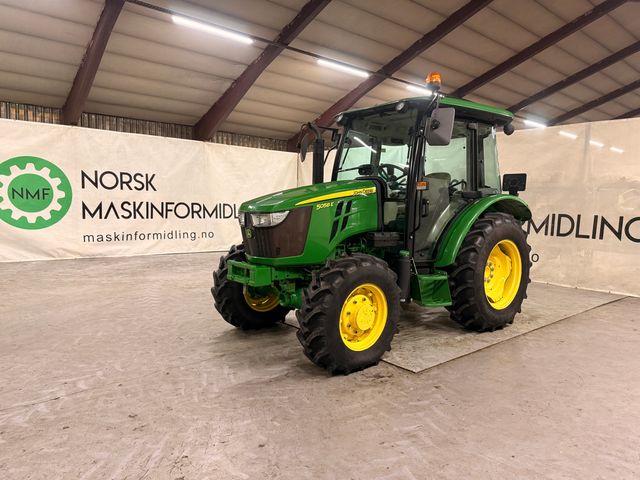 John Deere 5058E