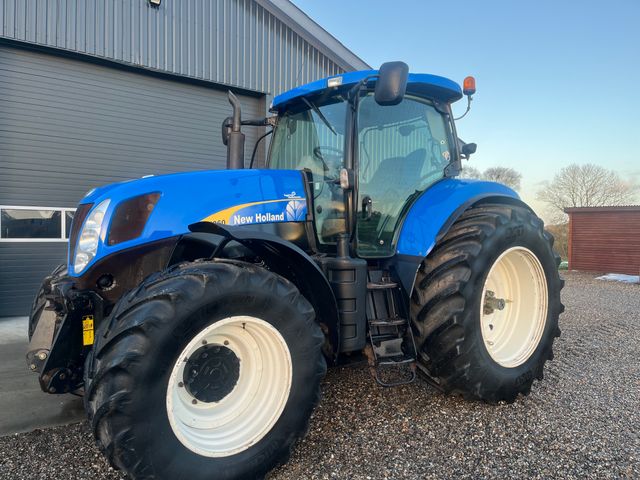 New Holland T7060