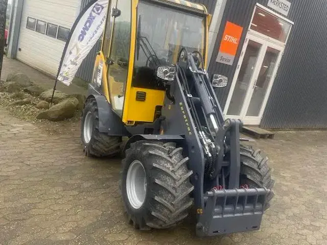 Eurotrac W12S med førerhus