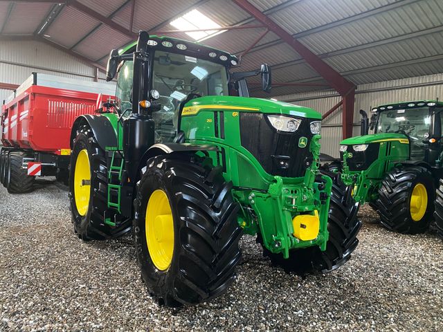 John Deere 6R250