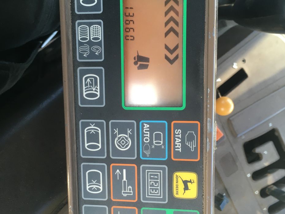 John Deere 590 m/Snitter og Net-binding - Pressere - Rundballe - 6