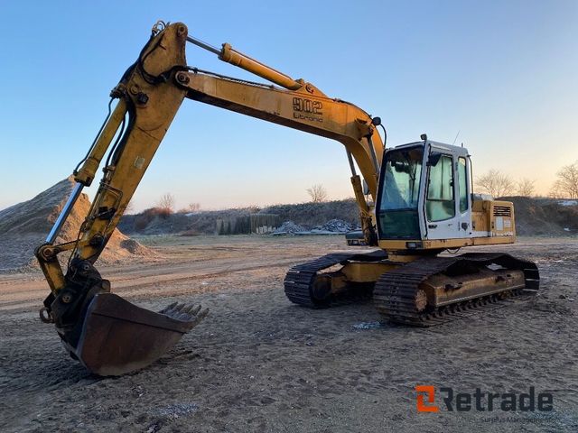 Liebherr R902