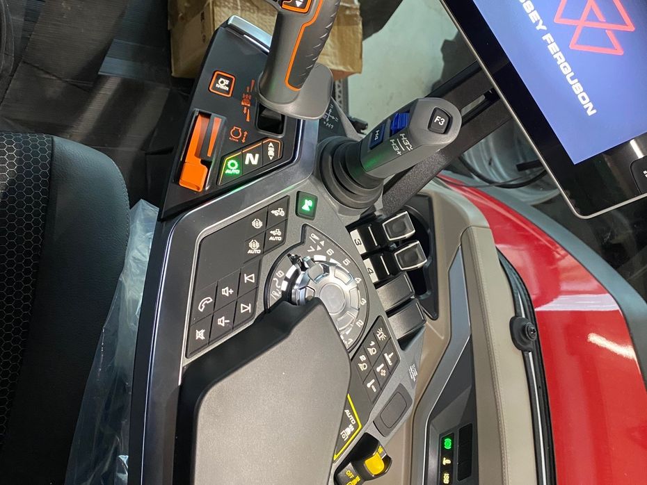 Massey Ferguson 8S-305 Dyna VT Exclusive - Traktorer - Traktorer 4 wd - 9