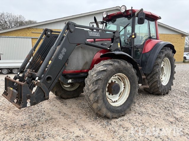 Valtra T150 med frontlæsser