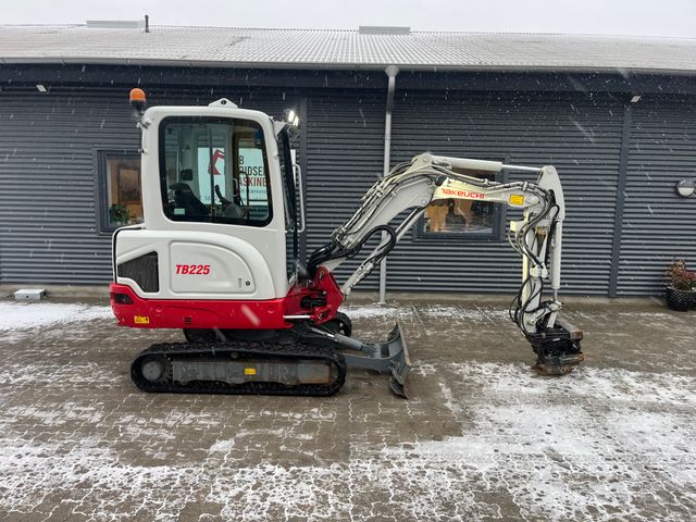 Takeuchi TB225