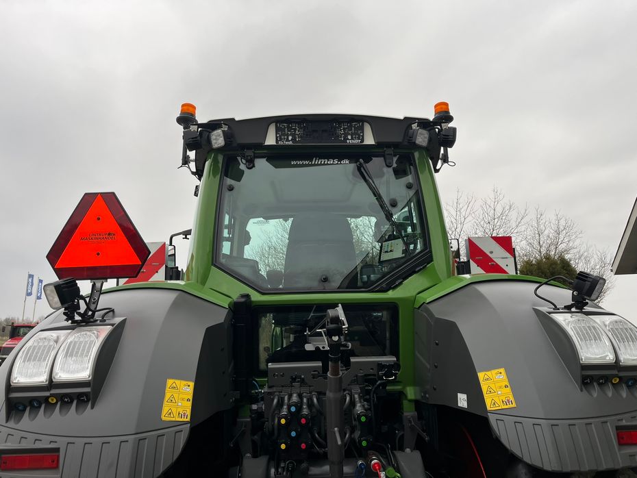 Fendt 828 Vario S4 Profi Plus Med frontlift - Traktorer - Traktorer 4 wd - 6