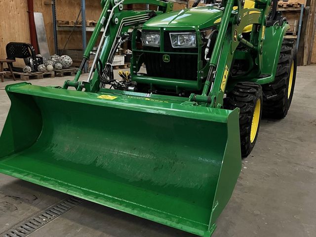 John Deere 3025E