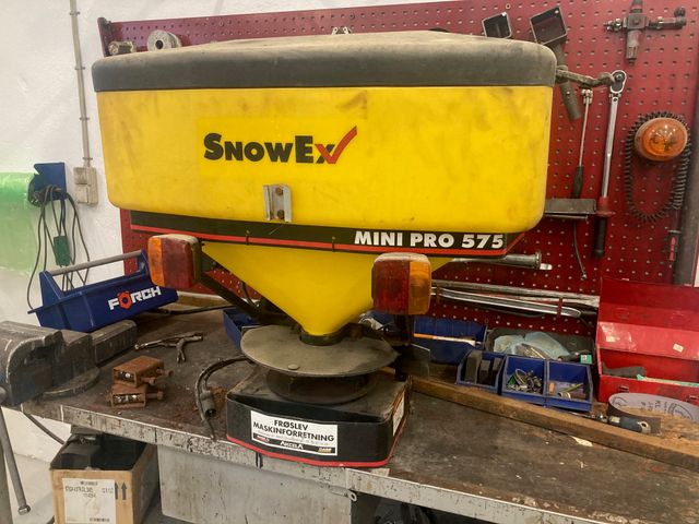Snow Ex PRO 575