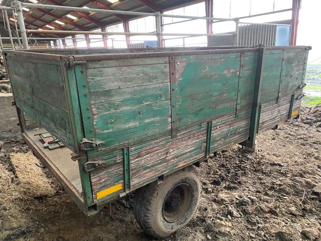 Grøn tipvogn Tipvogn med træsider, stålbund