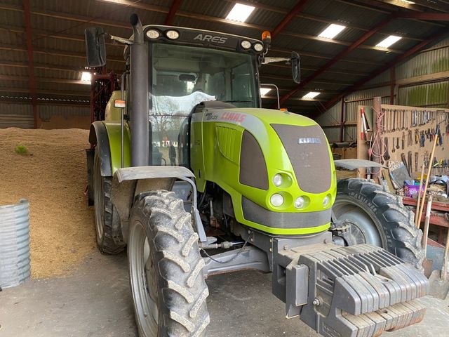 CLAAS Ares 697