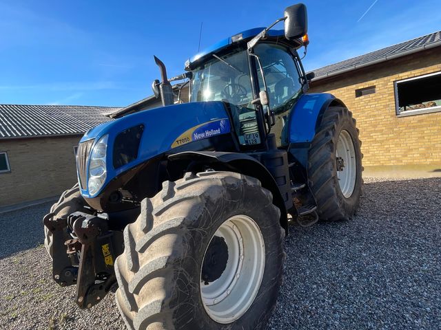 New Holland T7050