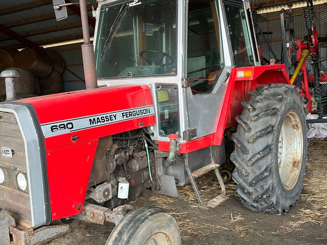 Massey Ferguson 690