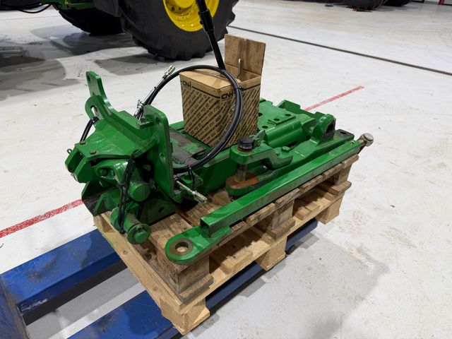 John Deere 6R Hitch
