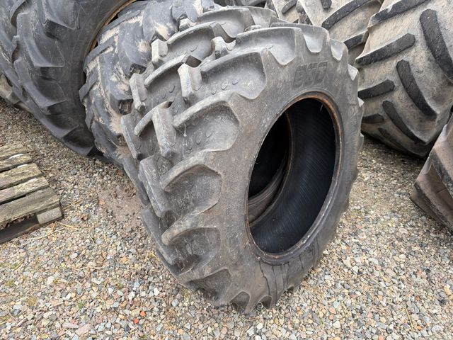 BKT 340/85R28