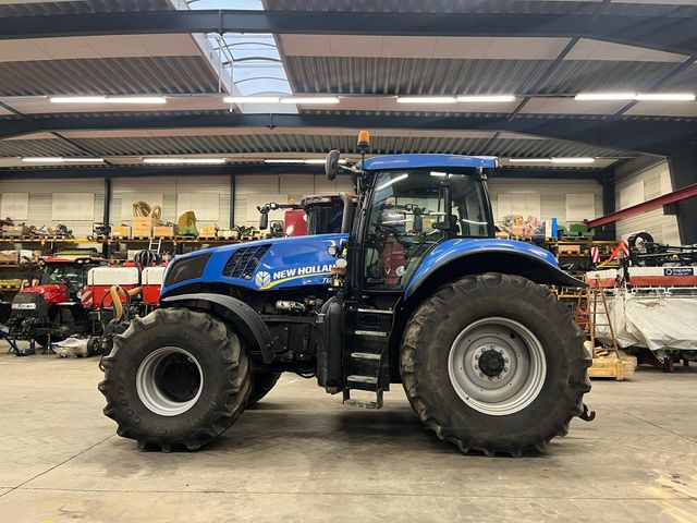 New Holland T8.330
