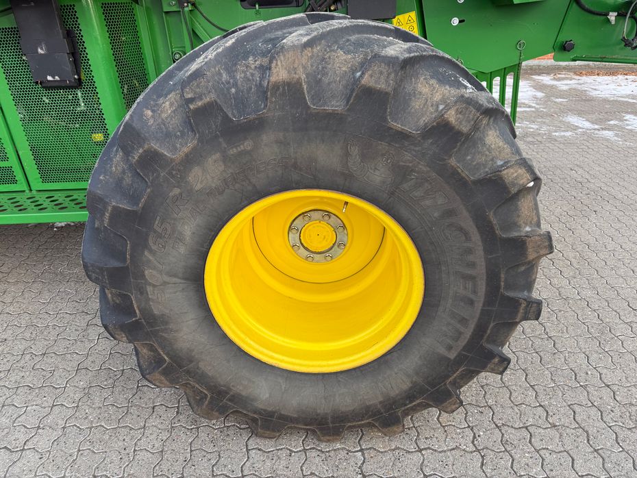 John Deere S690 + 30” 630R skærebord - Høstmaskiner - Mejetærskere - 8