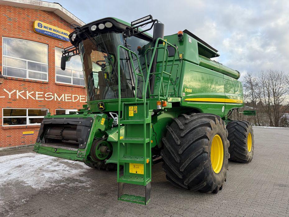 John Deere S690 + 30” 630R skærebord - Høstmaskiner - Mejetærskere - 2
