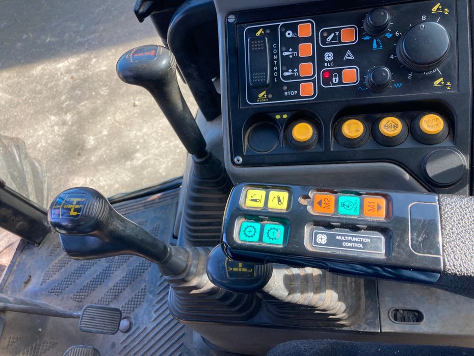 Lamborghini 1060 premium - Traktorer - Traktorer 4 wd - 5