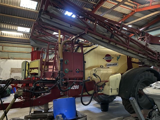 Hardi Commander 4200 med luft. Sprøjten er synes i 2025.