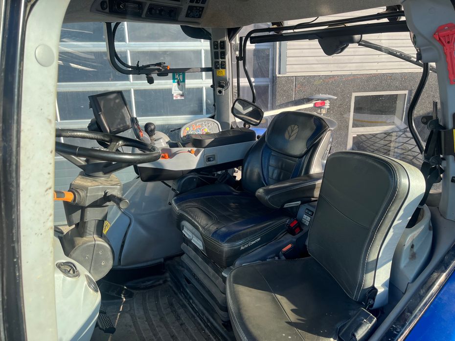 New Holland T7.315 Med frontlift - Traktorer - Traktorer 4 wd - 6