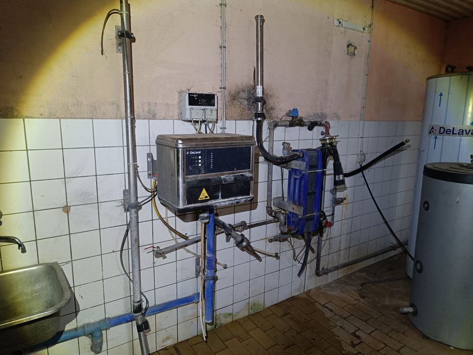 - - - Malkestalden til 20 stk. med mælkemåler - Staldmaskiner - Diverse staldmaskiner - 15