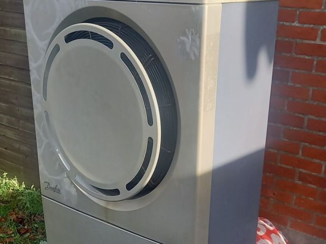 Danfoss Varmepumpe m.vandbeholder.