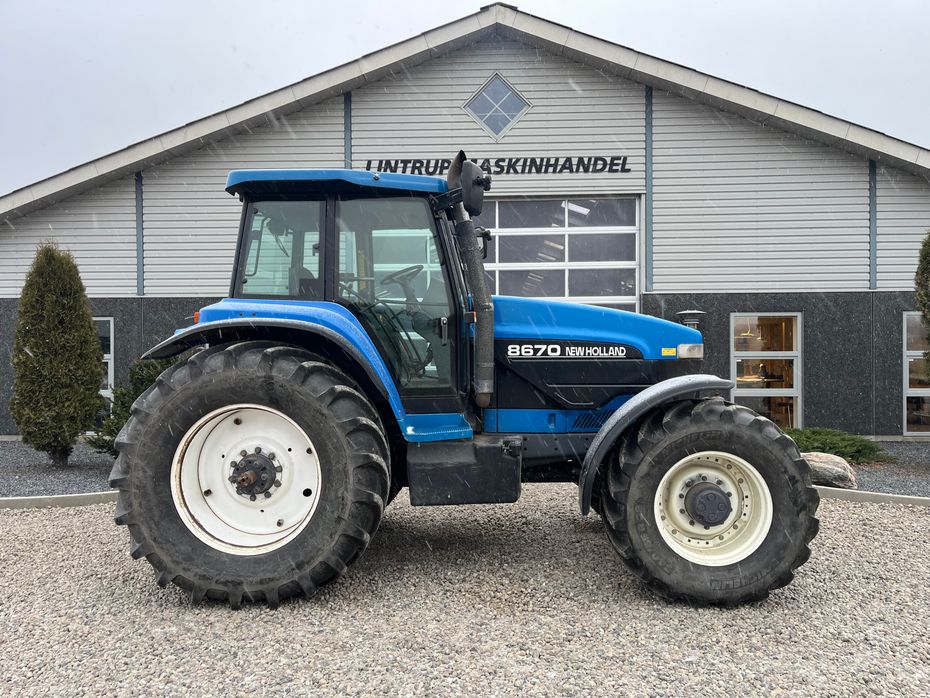 New Holland 8670 SuperSteer og frontlift - Traktorer - Traktorer 4 wd - 8