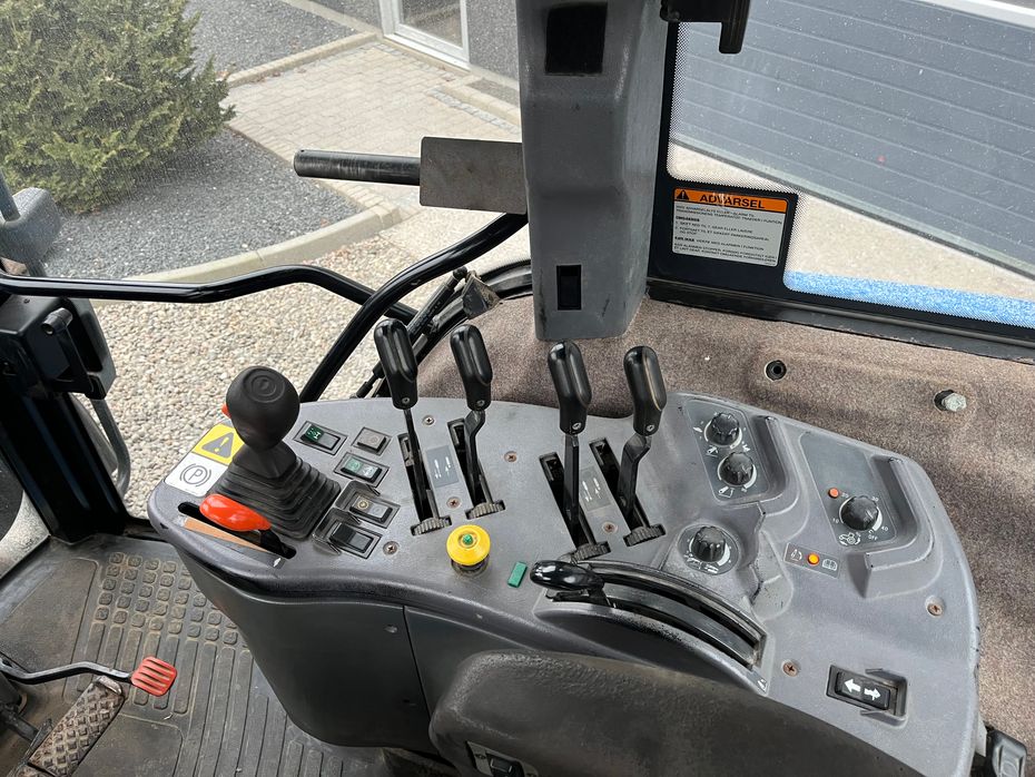 New Holland 8670 SuperSteer og frontlift - Traktorer - Traktorer 4 wd - 7