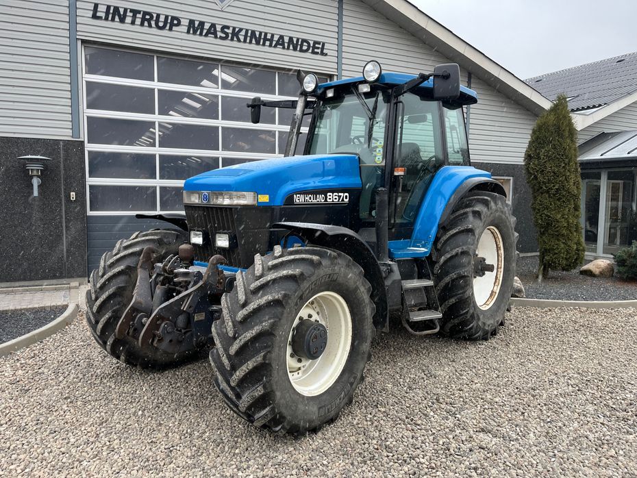 New Holland 8670 SuperSteer og frontlift - Traktorer - Traktorer 4 wd - 2