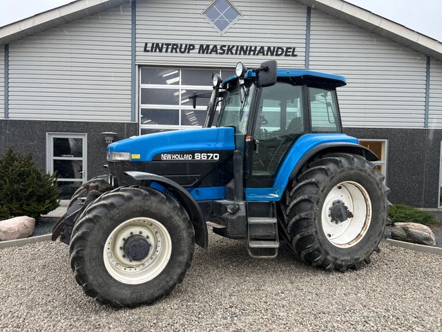 New Holland 8670