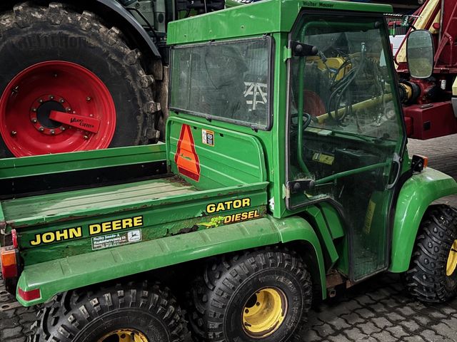 John Deere Gator