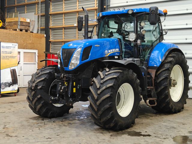 New Holland T7.220