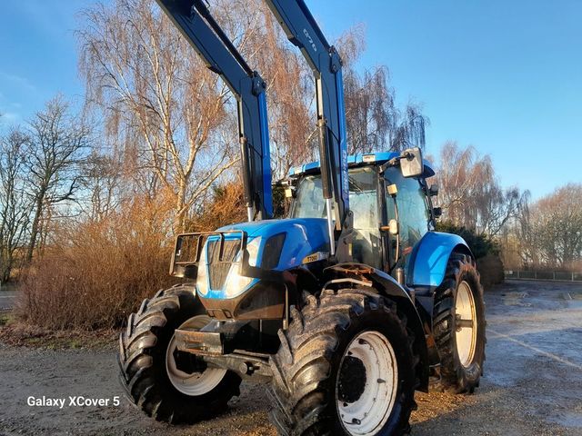 New Holland T7060 Power Shift med ÅLØ Q 76 frontlæsser