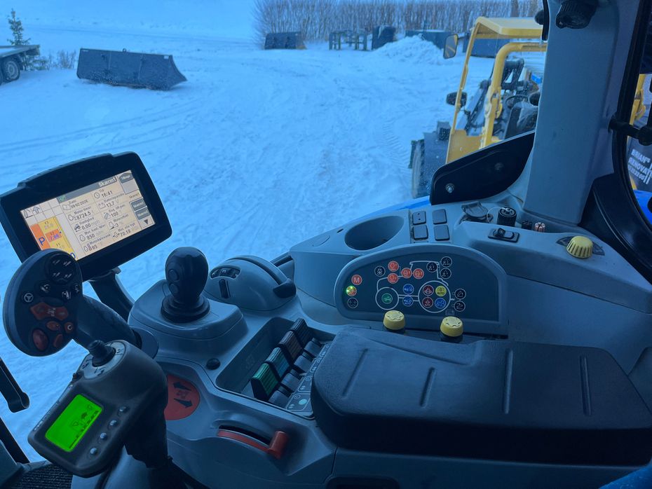 New Holland T7030 AUTOCOMMAND + frontlæsser fra 2018 - Traktorer - Traktorer 4 wd - 6