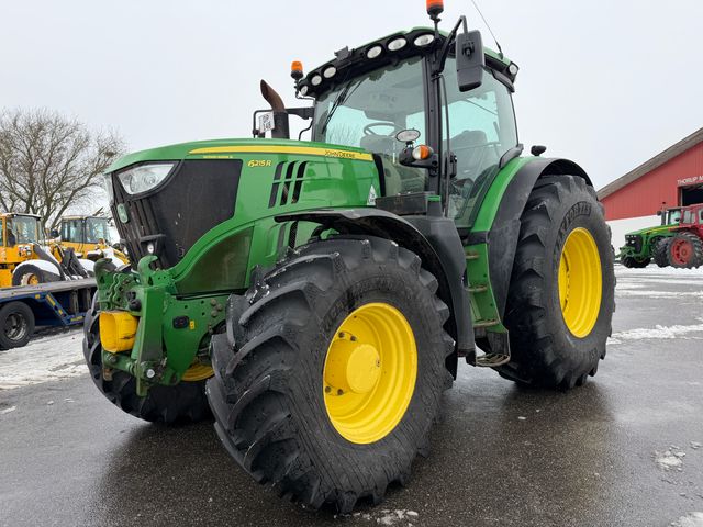 John Deere 6215R