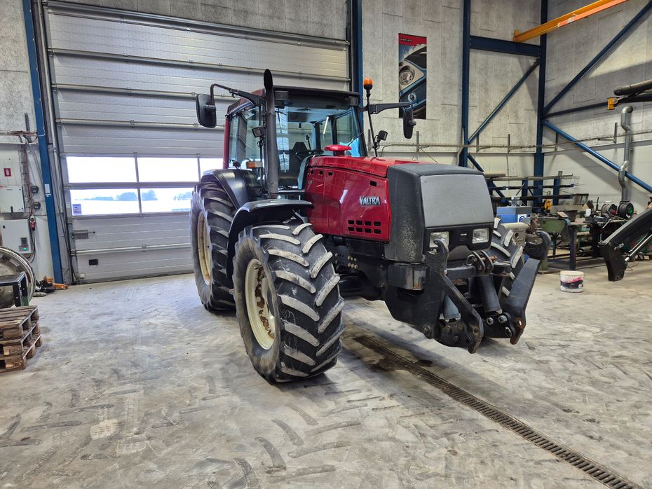 Valtra 8350 Hitech - Traktorer - Traktorer 4 wd - 1