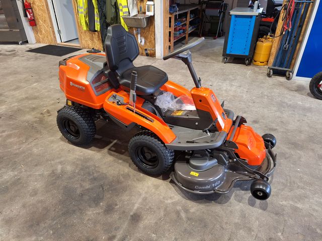 Husqvarna R 214TC Comfort - 103cm klippebord